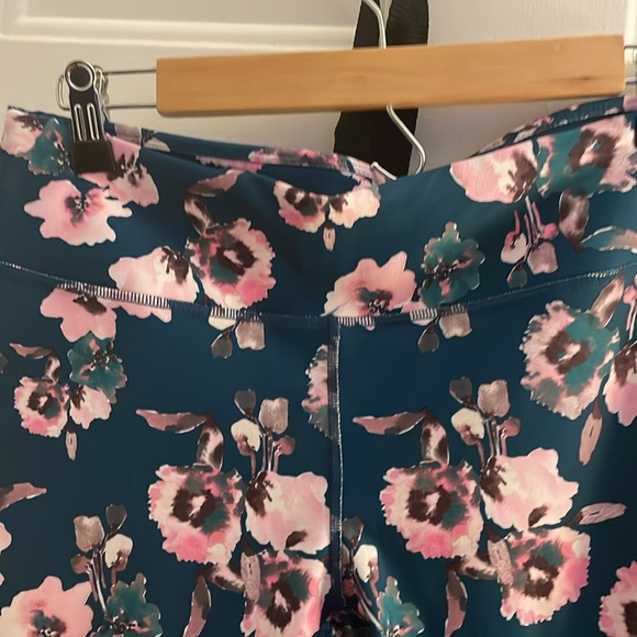 2 pair of Fabletics leggings - Picture 4 of 6